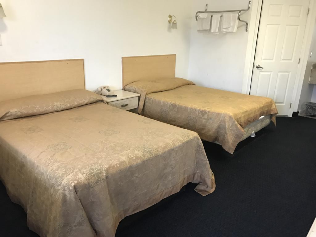 Mayfair Motel Cross Keys Bagian luar foto
